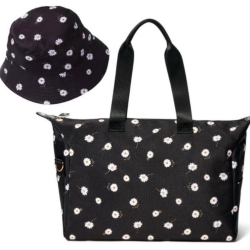 NWT Alice + Olivia Daisy Duffle & Bucket Hat